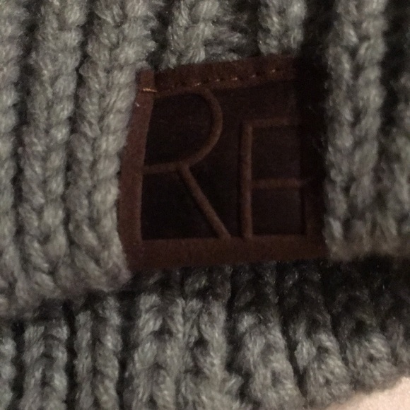 Women’s sage ponytail beanie never worn just model - Picture 9 of 9